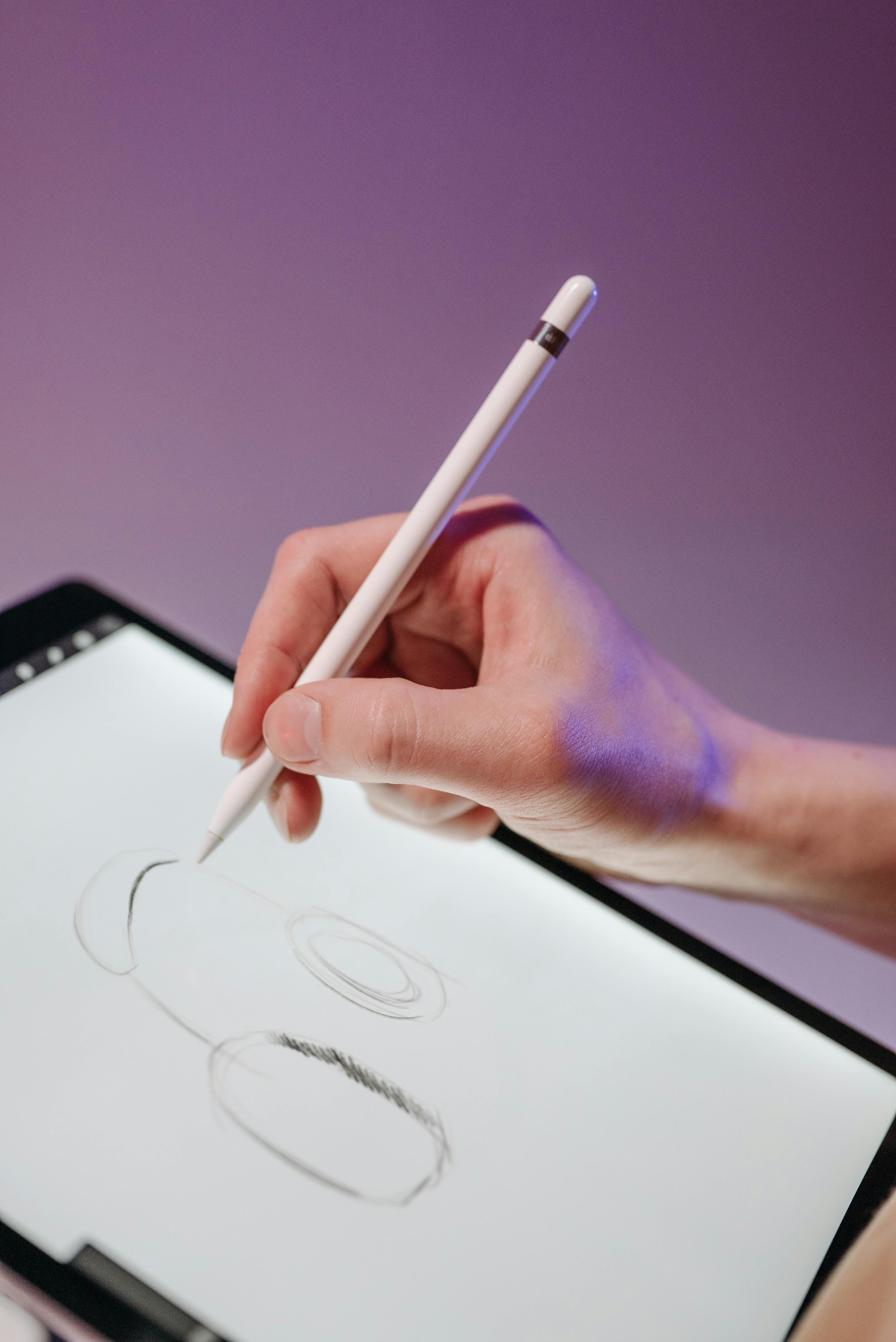 Person drawing on a tablet with stylus for digital art tutorial - Free stock photo tutorial drawing tablet with stylus http://www.freestockphoto.com