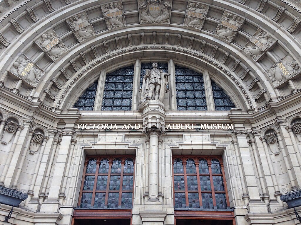 Main entrance of Victoria and Albert Museum